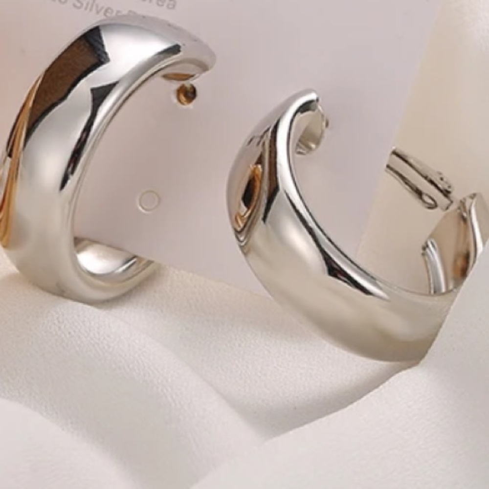 NWT GORGEOUS STERLING SILVER HOOP EARRINGS
